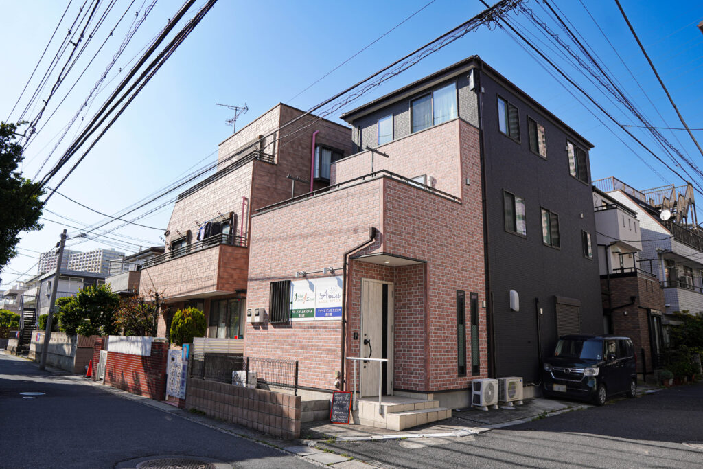市川校外観
